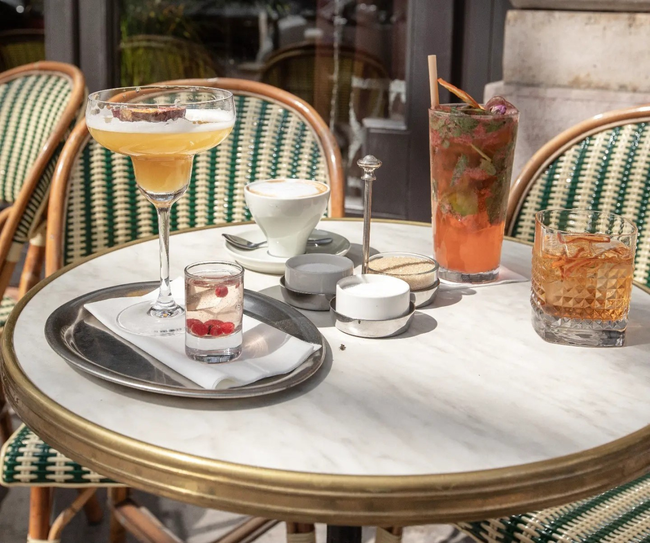 Summer evening at the Callas Café terrace A cocktail on the terrace of Callas Café & Restaurant, right next to the Opera